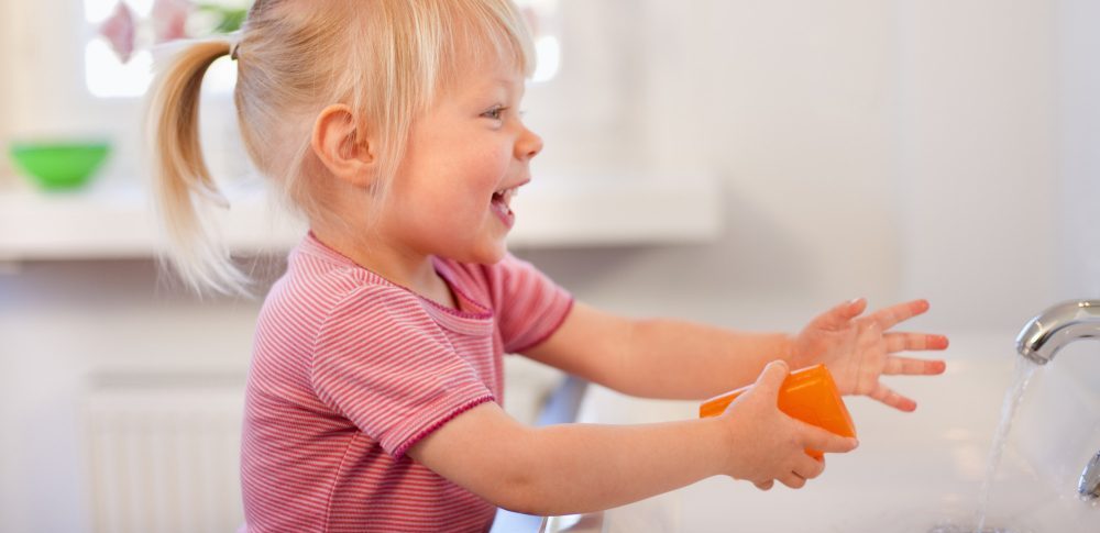 Mengenalkan Kebersihan kepada Anak Sejak Usia Dini